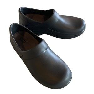 CROCS Women's Black Professional Clogs